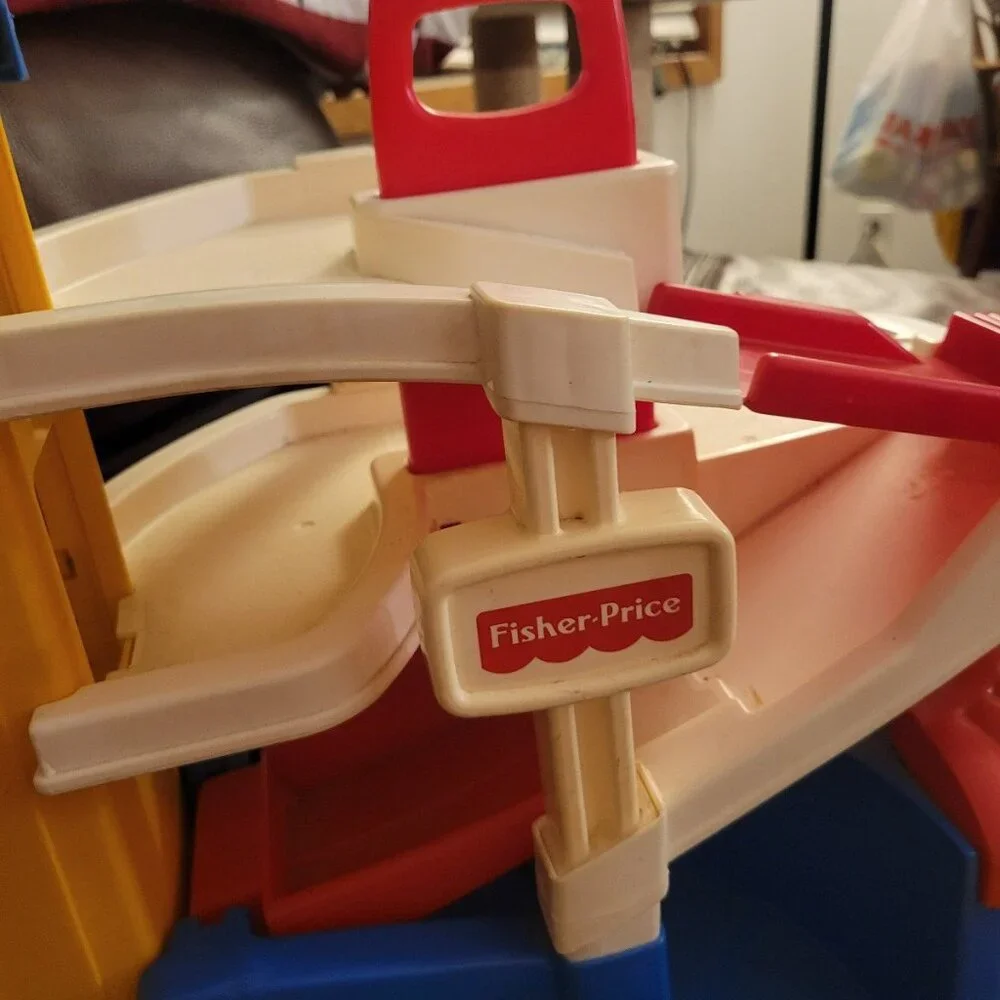 Vintage Fisher Price 1995 Little People Parking Garage with Elevator, cars ppl - Picture 5 of 12
